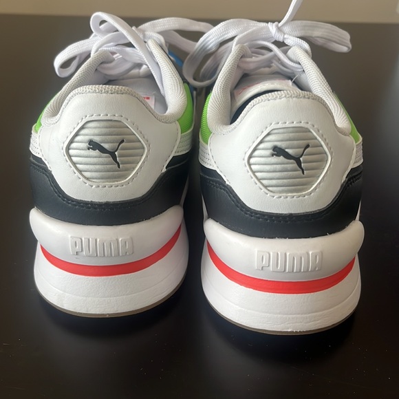 Size 6 NWOT PUMA size 6 sneakers - Picture 8 of 10